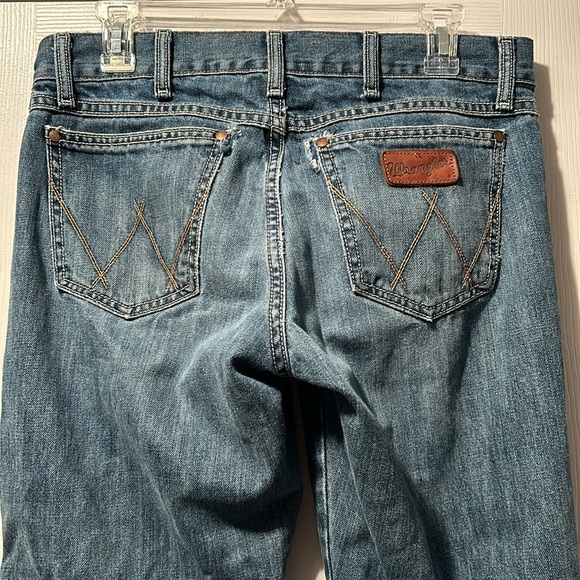 đź‘–Wrangler Retro Relaxed Boot Cut Denim Jeans Men 30x32 - Picture 2 of 16